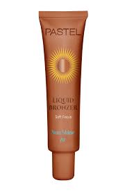 Introducing the Pastel Liquid Bronzer Soft Focus Sun Shine 20, a versatile and easy-to-use bronzer that gives you a natural sun-kissed glow.