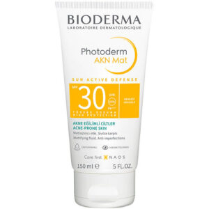بioderma فوتوديرم AKN واقي شمس مات SPF30 150 مل – حماية فعالة للبشرة الدهنية