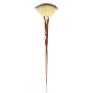 Nascita Bronzy Glow Highlighter Brush for Radiant Skin